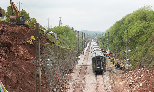 Traffic partially resumes after train derails in central China