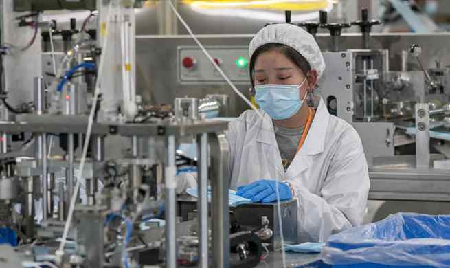 Mask production gets into high gear in company in Shanghai