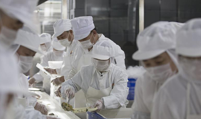 Catering companies resume work as students return to school in Harbin