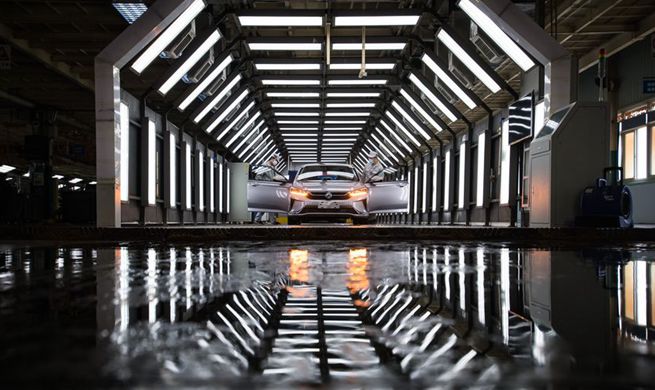 Xinhua Headlines: Global economy heads toward "darkest hour," yet optimism glitters amid COVID-19 battle