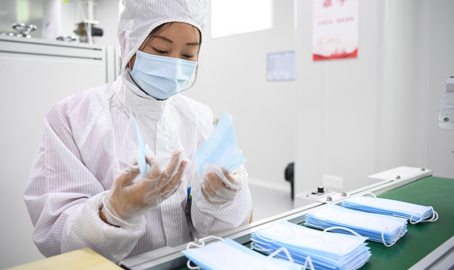 Xinhua Headlines: China takes multi-faceted measures to moderate mask prices, ensure quality