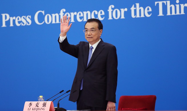 In pics: Chinese premier meets press