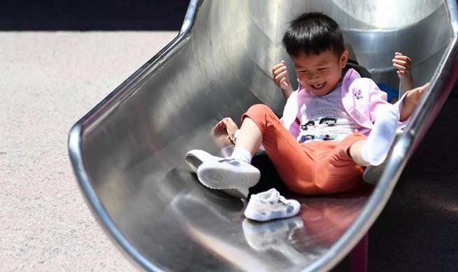 Children enjoy leisure time in Beijing