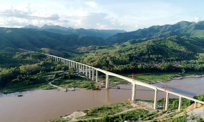 China-Laos railway completes both cross-Mekong River bridges' beam installation