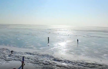 Splendid ice raft formed on China-Russia border lake