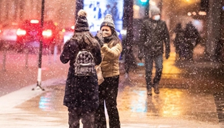 First major winter storm hits Chicago