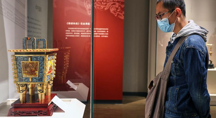 Exhibition of intangible heritages, artisan art held in Hainan Museum