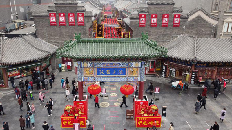 People enjoy Spring Festival holiday in China