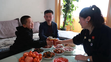 Miner chooses not to return hometown during Spring Festival