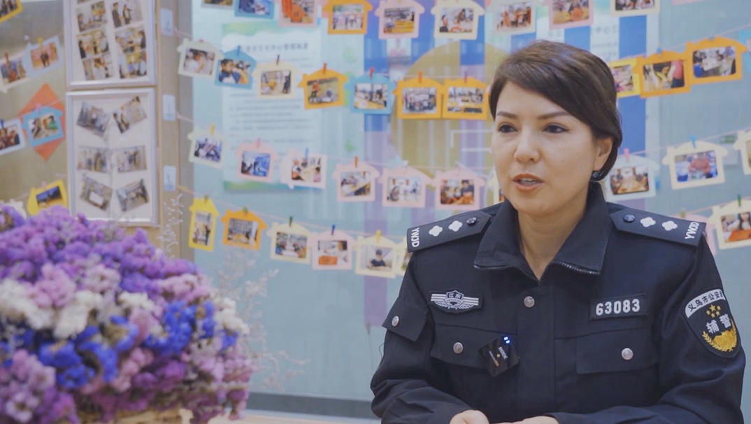 Uyghur auxiliary police officer in Yiwu speaks 8 foreign languages