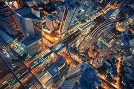 Int'l businesses eyeing China's resilient consumer market