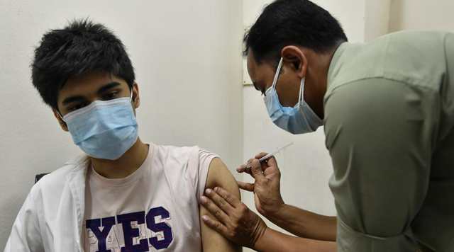 Bangladesh inoculates medical students with China-donated vaccines