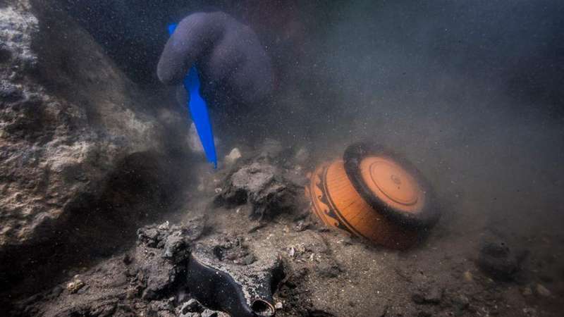 Egypt-French archeological mission uncovers remains of military vessel, funerary complex in Alexandria