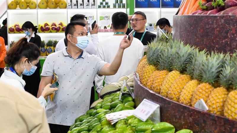 Agricultural products trade fair held in Hainan