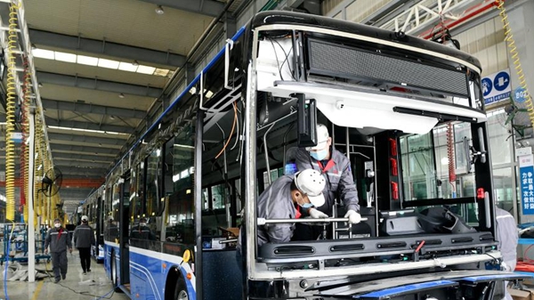 Economic Watch: China's factory activity shrinks amid COVID-19 resurgence