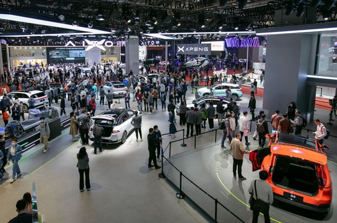 Xinhua Headlines: China leads trends of global auto industry