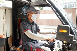 China's courier sector handles over 60 bln parcels in H1