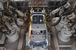 China's auto industry logs robust growth in January-May