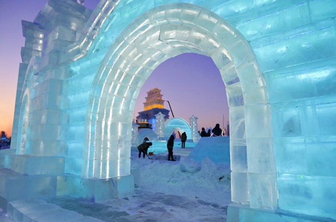 Snow envelops north China, boosts ice-and-snow economy