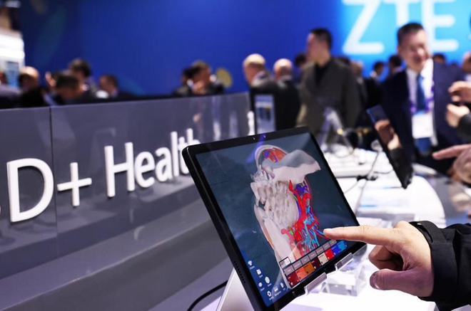 Chinese innovations ignite wow moments at world's leading mobile tech gala