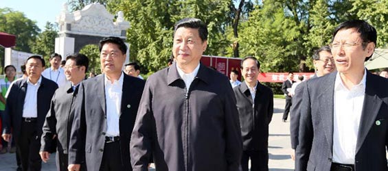 Chinese Vice President Xi Jinping (2nd R, front) attends an activity to mark this year's National Science Popularization Day at China Agricultural University in Beijing, capital of China, Sept. 15, 2012.(Xinhua/Lan Hongguang)