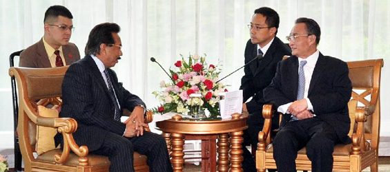 China's top legislator pledges cooperation with Malaysia's easternmost state