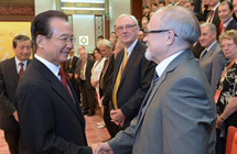 Chinese premier meets foreign experts awarded for excellence