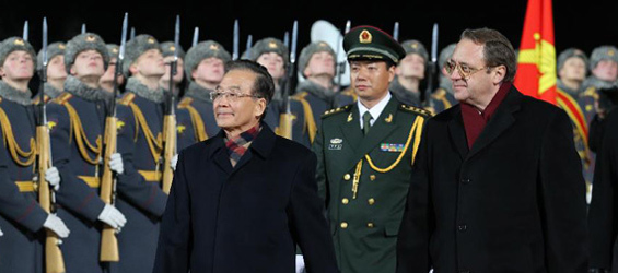 China to continue to make ties with Russia a priority: Wen