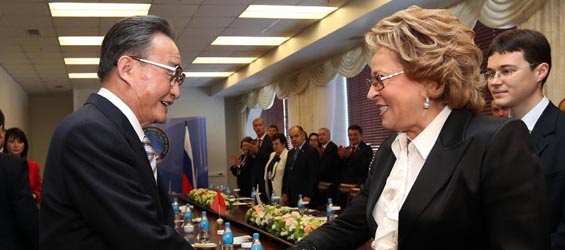 Top Chinese legislator meets with Russia's Federation Council chief