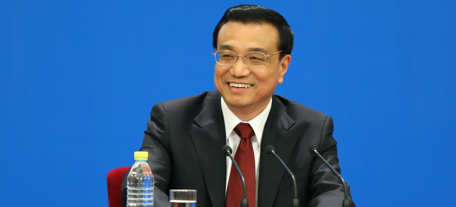 Premier Li Keqiang meets press