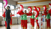 Ballet girls learn Yangge dance in Belgium