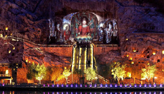 Night scene of Longmen Grottoes in Luoyang