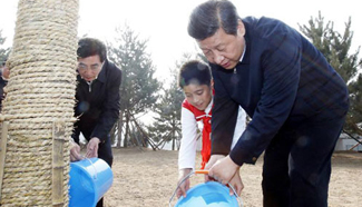President Xi plants trees, promotes "beautiful China"