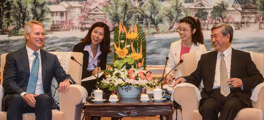 Xinhua president meets with chief executive officer of Associated Press