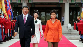 Xi attends welcome ceremony held by Park in Seoul