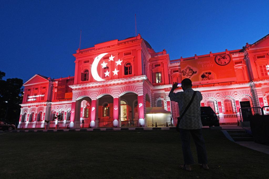 Singapore light show marks 56th anniversary of independenc