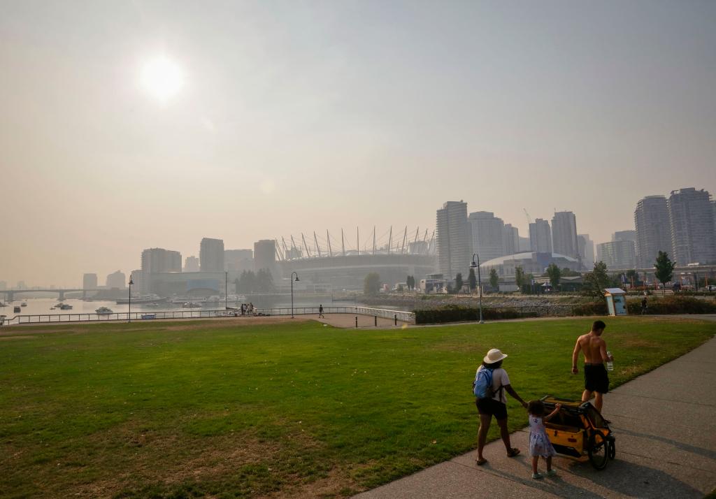 Smoke haze shrouds Vancouver in Canada
