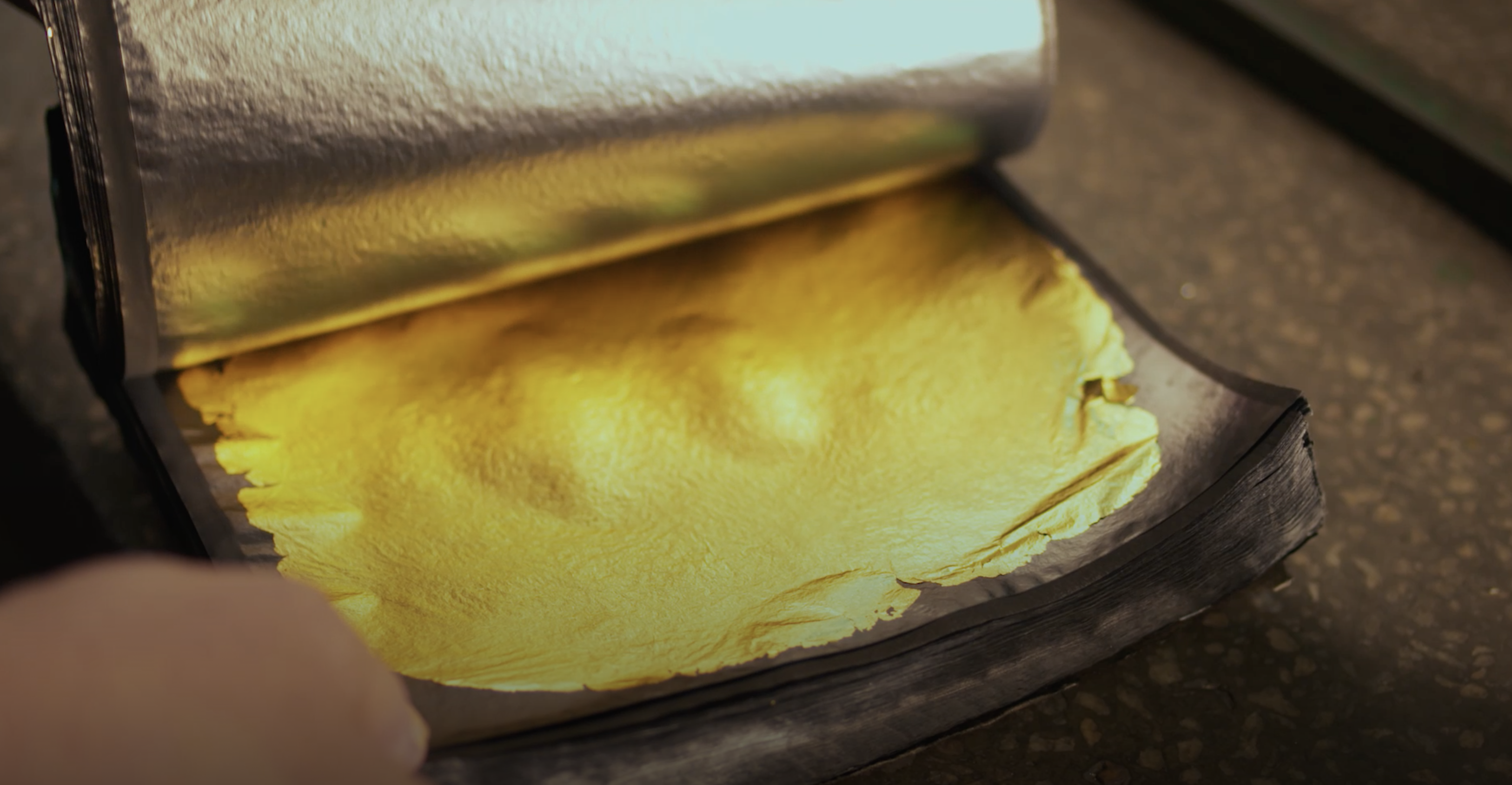 GLOBALink | Gold Foil, the Ancient Art