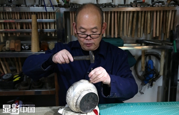 Photographing China: Qinghai craftsman's life in bronze