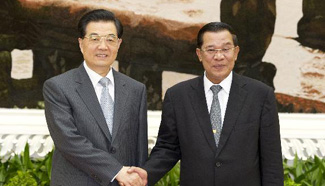 President Hu meets with Cambodian PM Hun Sen