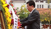 President Hu attends wreath-laying ceremony at Independence Monument