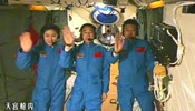 President Hu talks with astronauts aboard Tiangong-1
