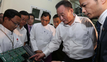 Top legislator visits network center jointly built by Myanmar and China's companies
