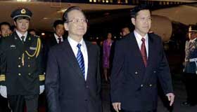 Wen Jiabao arrives in Thailand for official visit