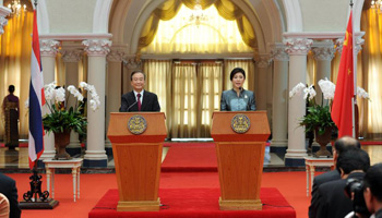 Chinese PM, Thai PM attend joint press conference in Bangkok