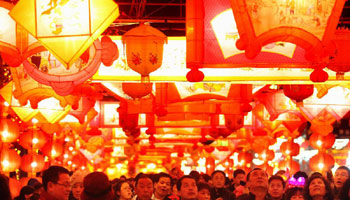 People across China celebrate Lantern Festival