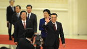 Premier Li Keqiang meets press