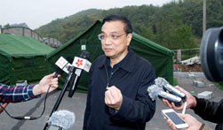 Premier Li: Saving lives top priority