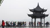 Toursits visit West Lake during May Day holiday