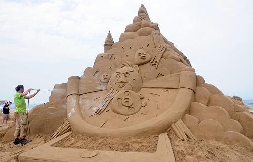 Sand sculptures transform local Taiwan beach